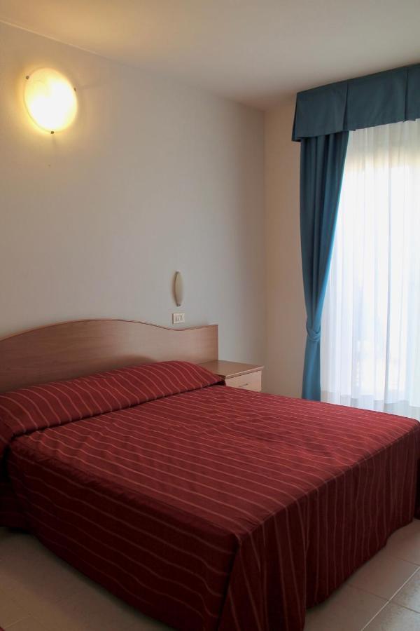 Hotel Vienna Caorle Esterno foto