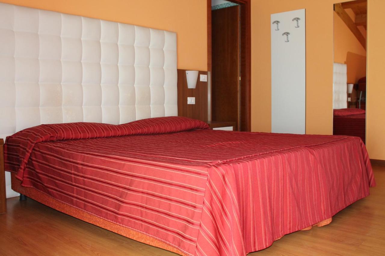 Hotel Vienna Caorle Esterno foto