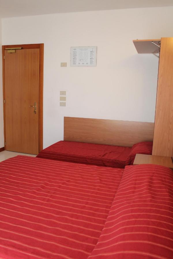 Hotel Vienna Caorle Esterno foto