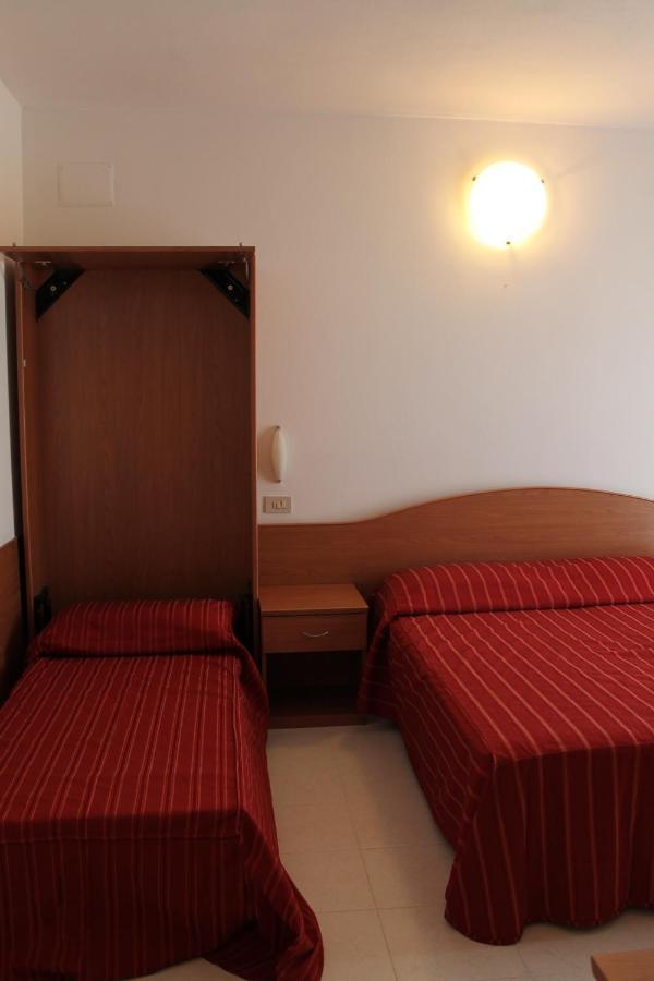 Hotel Vienna Caorle Esterno foto