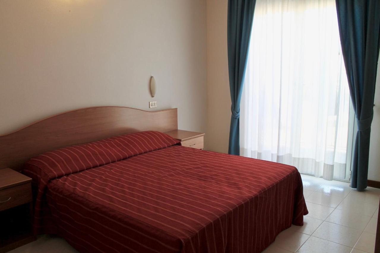 Hotel Vienna Caorle Esterno foto