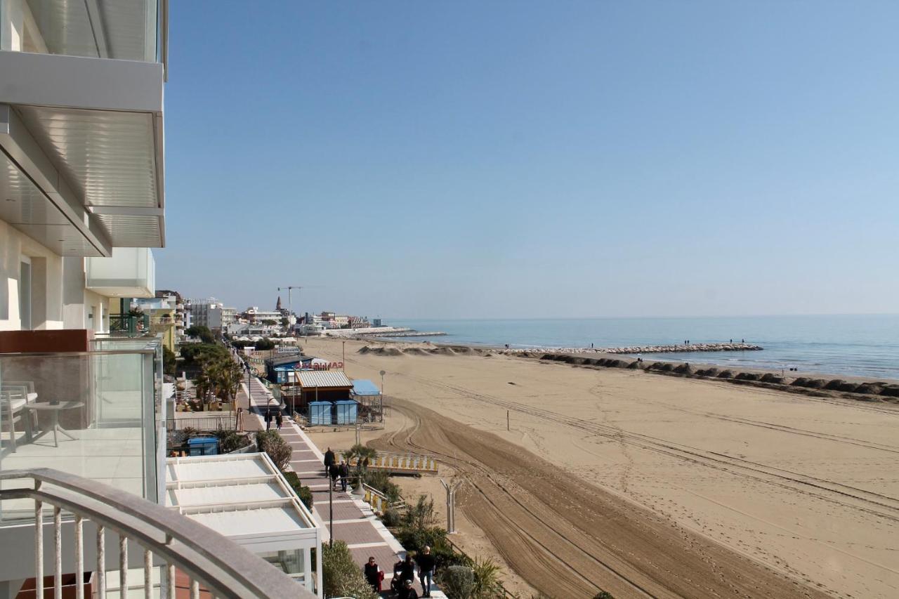 Hotel Vienna Caorle Esterno foto