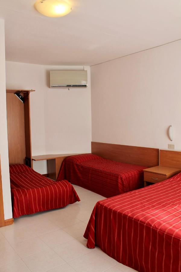 Hotel Vienna Caorle Esterno foto