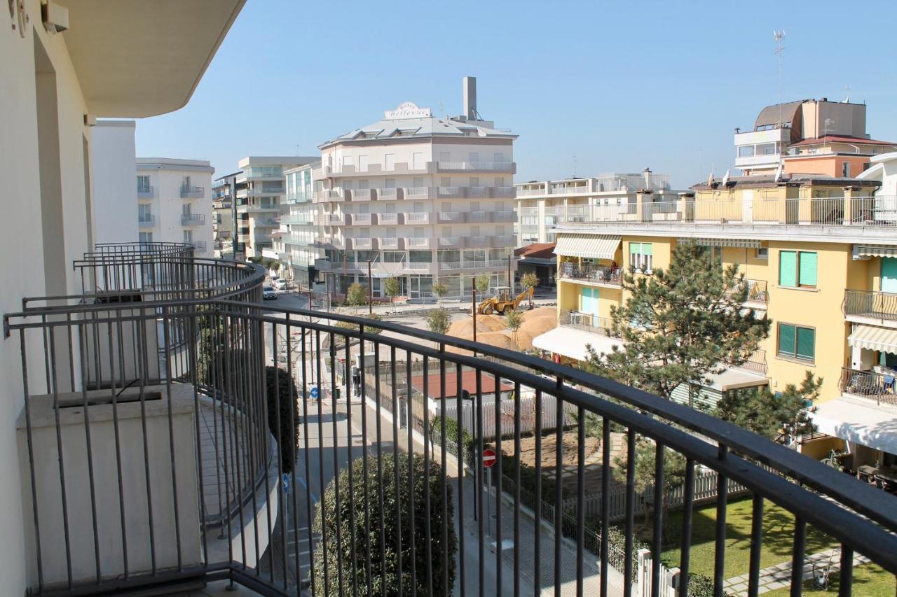 Hotel Vienna Caorle Esterno foto