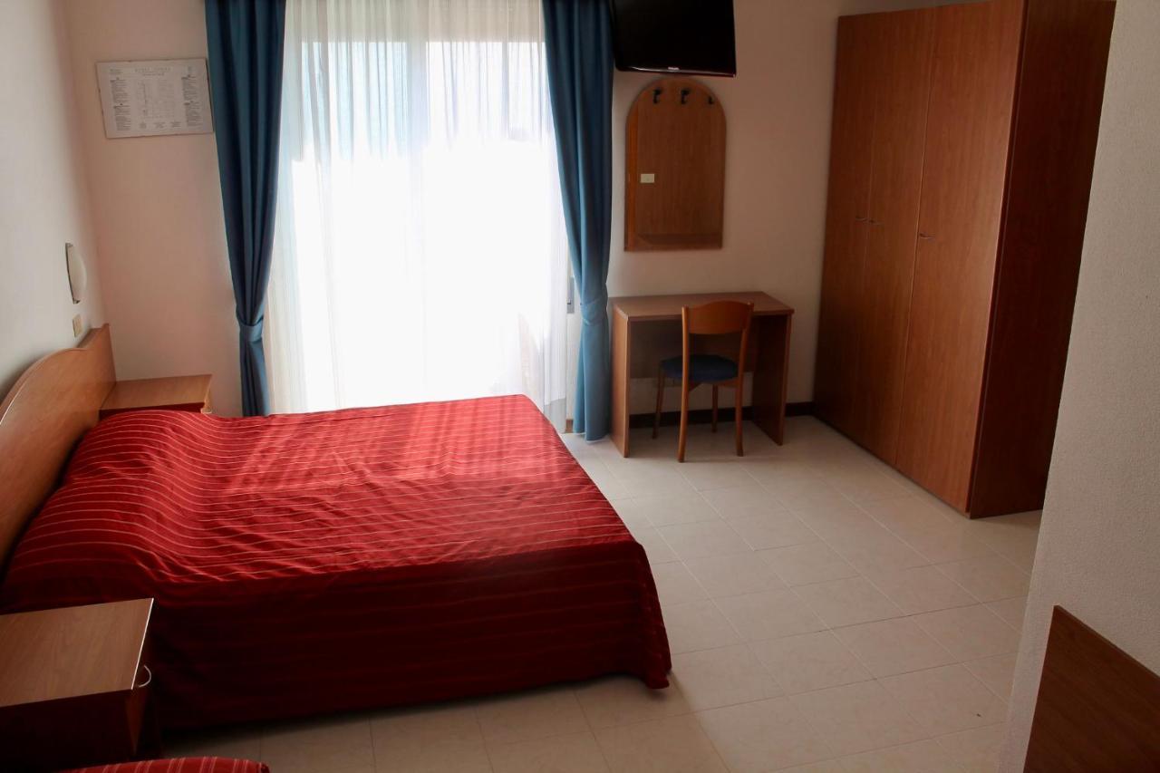 Hotel Vienna Caorle Esterno foto