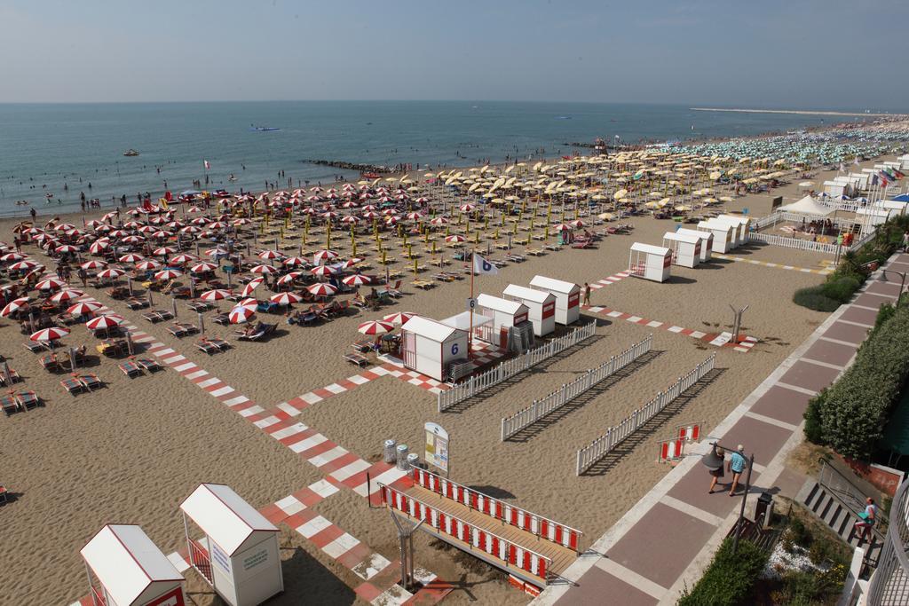 Hotel Vienna Caorle Esterno foto