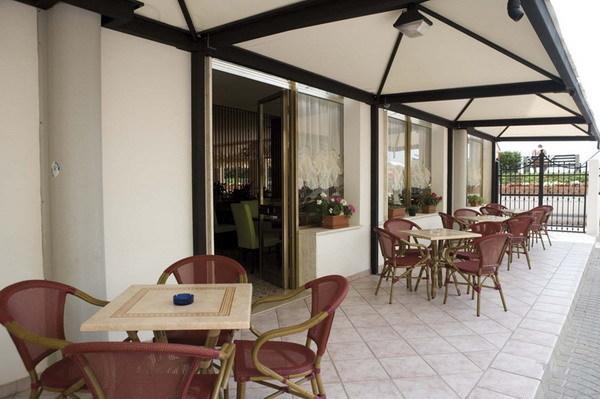 Hotel Vienna Caorle Esterno foto