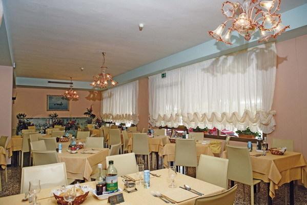 Hotel Vienna Caorle Esterno foto