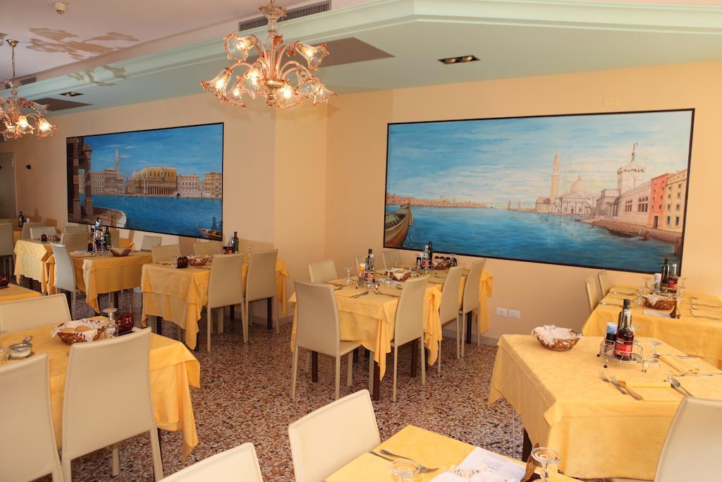 Hotel Vienna Caorle Esterno foto