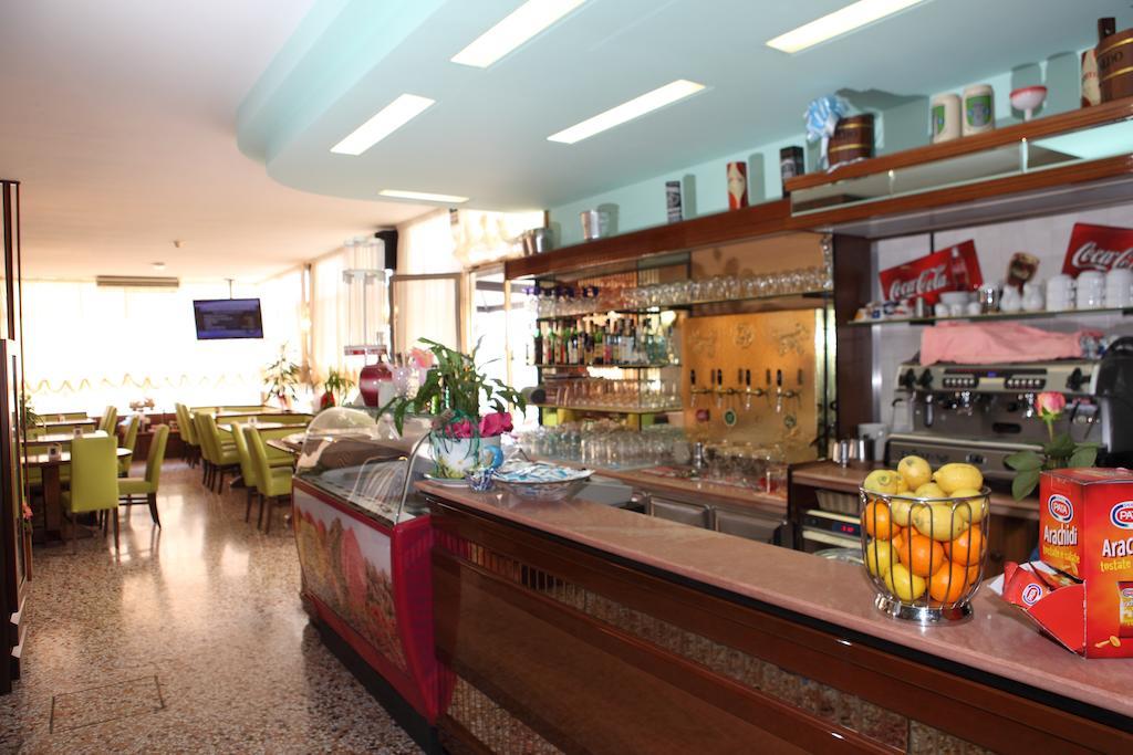 Hotel Vienna Caorle Esterno foto