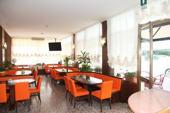 Hotel Vienna Caorle Esterno foto