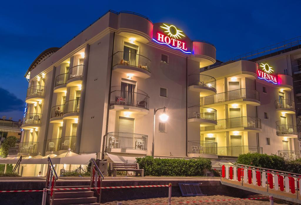 Hotel Vienna Caorle Esterno foto
