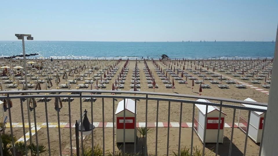 Hotel Vienna Caorle Esterno foto