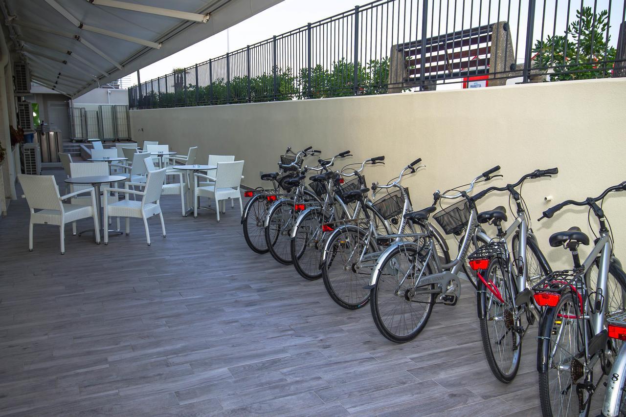 Hotel Vienna Caorle Esterno foto